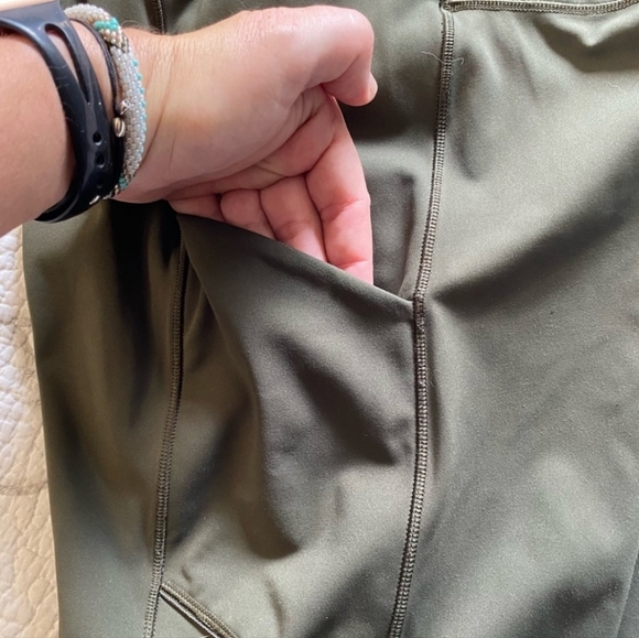 NWOT LULULEMON Swift Speed Capri sz 12 - Picture 5 of 5